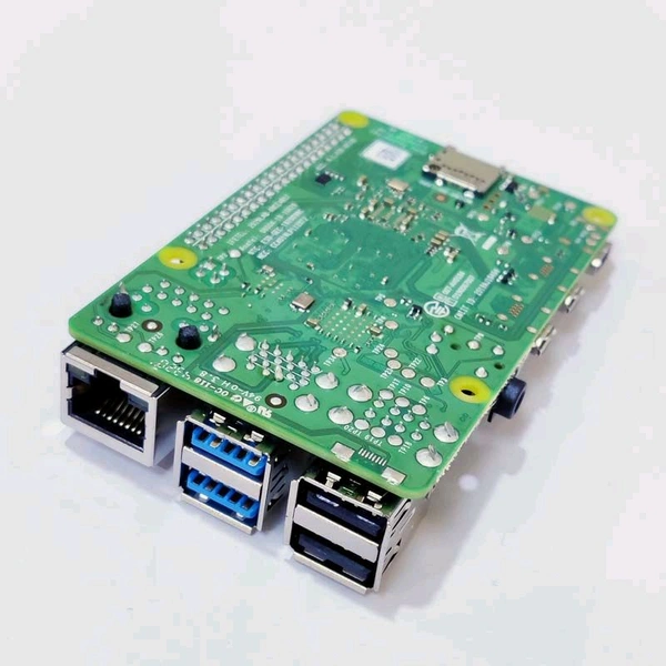Raspberry Pi 4 Model B - 8GB RAM Q2 C2