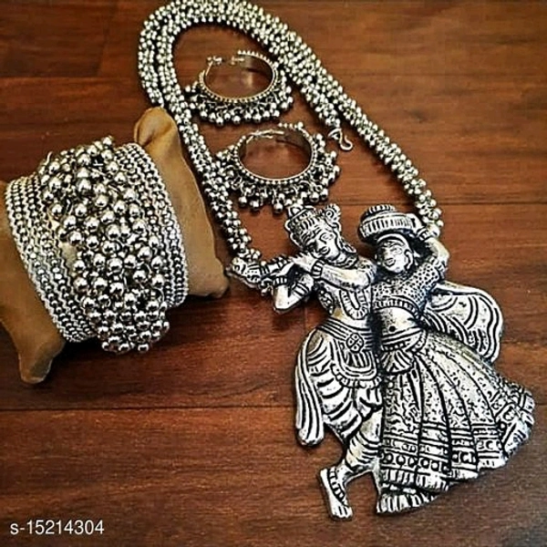 Sizzling Women Neckless  - D1