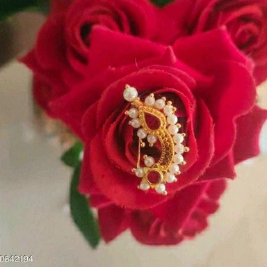 Twinkling Charming Nosering