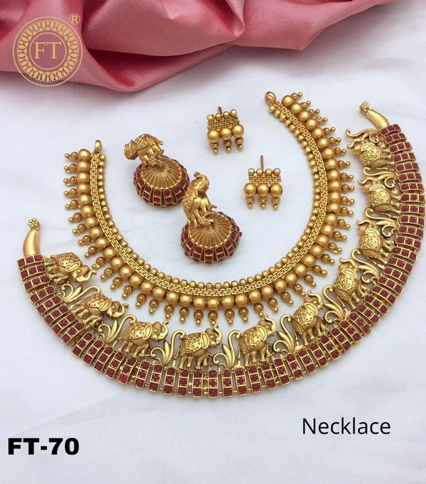 Matte Necklace  - Gold, NA