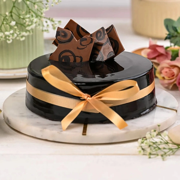 Decorated Chocolate Truffle Cake Half Kg
