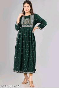 Women's KurtiName: Naira Women's KurtiFabric: RayonSleeve Length: Three-Quarter SleevesPattern: PrintedCombo of: SingleSizes:S, M, L, XL, XXL, XXXLCountry of Origin: India