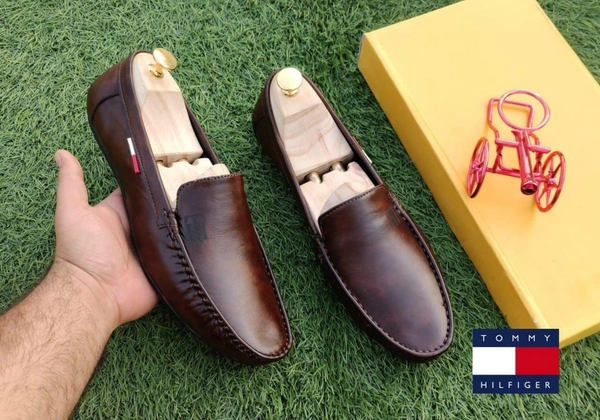 Name : TOMMY HILFIGER LOAFERS SIZE :  UK-6, UK-7, UK-8, UK-9, UK-10  Product Details :*BRAND- TOMMY HILFIGER**LOAFERS SHOES*GOOD QUALITY  Sizes-  6-7-8-9-10 Free shipping*MEN'S FOOTWEAR : LOAFERSSIZE : UK-6, UK-7, UK-8, UK-9, UK-10