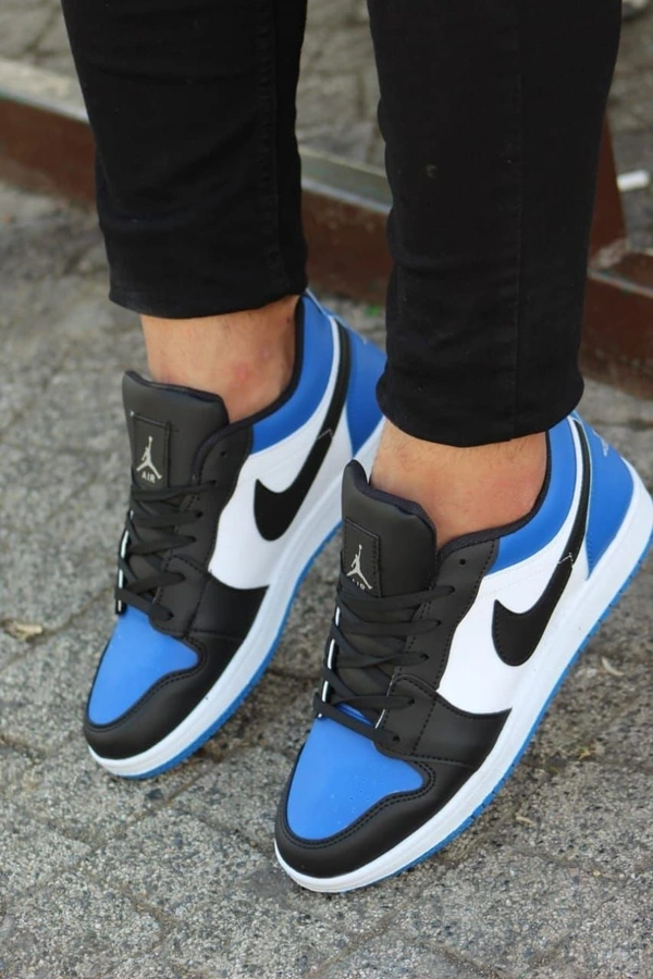 Name : NIKE SPORTS SHOESSIZE :  UK-6, UK-7, UK-8, UK-9, UK-10  Product Details :*BRAND- NIKE**SPORTS SHOES*  GOOD 5@QUALITY  Sizes-6️⃣7️⃣8️⃣9️⃣🔟Free shipping*MEN'S FOOTWEAR : SPORTS SHOESSIZE : UK-6, UK-7, UK-8, UK-9, UK-10QUALITY : 5A