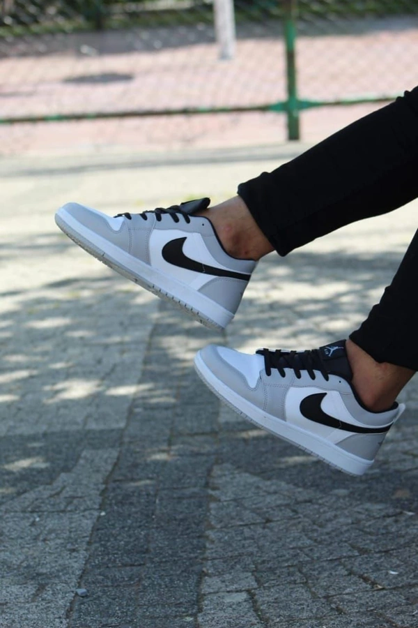 Name : NIKE SPORTS SHOESSIZE :  UK-6, UK-7, UK-8, UK-9, UK-10  Product Details :*BRAND- NIKE**SPORTS SHOES*  GOOD 5@QUALITY  Sizes-6️⃣7️⃣8️⃣9️⃣🔟Free shipping*MEN'S FOOTWEAR : SPORTS SHOESSIZE : UK-6, UK-7, UK-8, UK-9, UK-10QUALITY : 5A