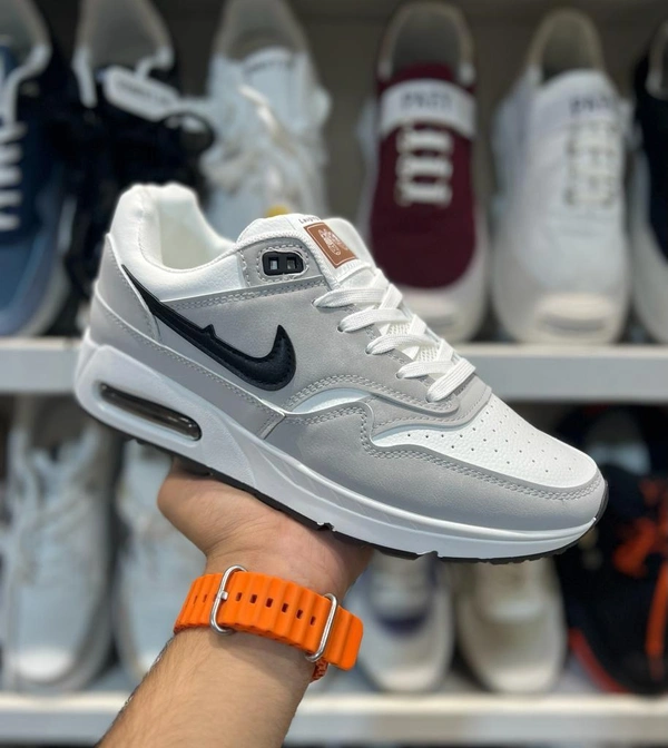 iMPORTED SHOENEW ARRIVAL 🔥NEW COLLECTION 🆕🆕🆕BEST QUALITY ✅✅✅ALL SIZE AVAILABLE 40-41-42-43-44 freeship 👍