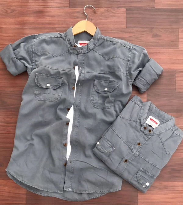 *Very Premium Quality Levi’s Cargo Shirt Artical**BRAND:- Levi's* *New Showroom Article**Premium Quality Cargo Shirt**10A Quality**Cargo Shirts - 2 Colours**101% Pure Cotton Cargo shirt* *Soft Feel & Very Comfort Fit*Size Shirt: *M38 L40 XL42**Price : 💫 **Shipping Free ✌**Full Stock**See Video For Quality*