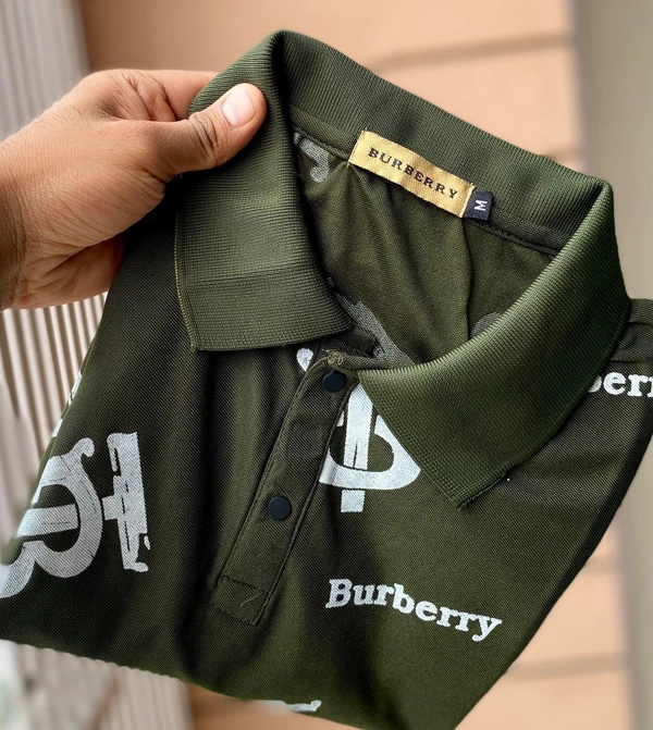 *BRAND - BURBERRY**COLLAR T-SHIRTS ULTIMATE ARTICLE*Designer article  *BEST QUALITY* IMPORTED SAP MATTY stuffFront printing design *7aQuality ✅ Store Articles✅**CUSTOMER FULLY SATISFACTION😍👌**SIZE-  M(38) L(40) XL(42) freeship**Quality Fully Guaranteed* Sap matty stuff very smooth and soft*BEST FOR PERSONAL USE*