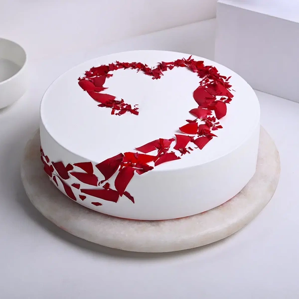 Heart Decoration Vanilla Cake - 1.5 Kg