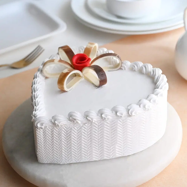 Heart Shape Vanilla Cake - 1 Kg