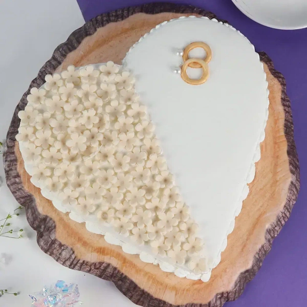 Engagement Rings Heart Shape Vanilla Cake - 1.5 Kg