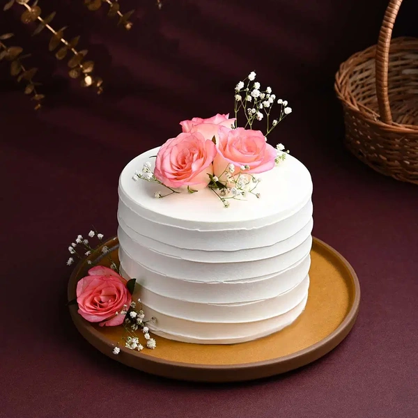 Roses Topped Vanilla Cream Cake - 2 Kg