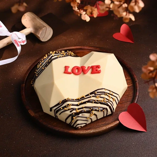 Delicate Love Pineapple Pinata Cake - 450 Gm