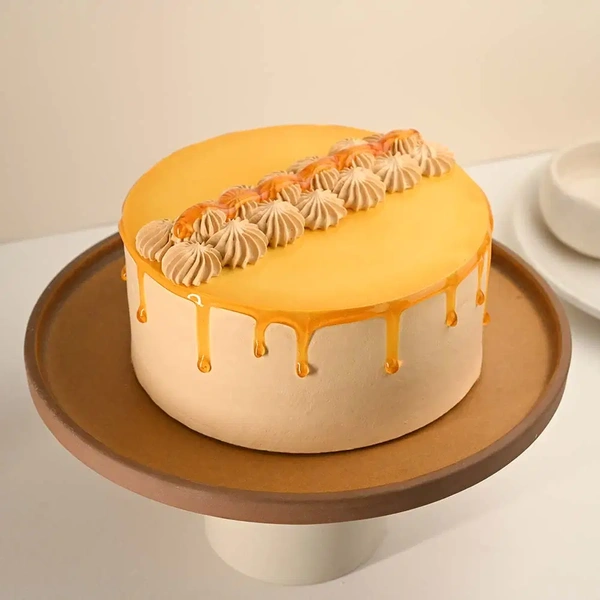 Butterscotch Drizzle Drip Cake - 500 Gm