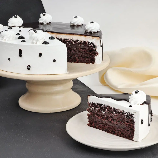 Choco Vanilla Whipped Cream Cake - 2 Kg