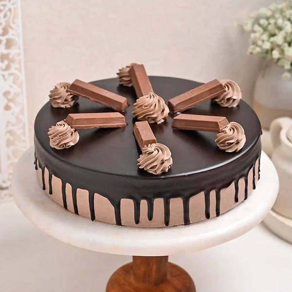 KitKat Crunch Chocolate Cake - 500 Gm