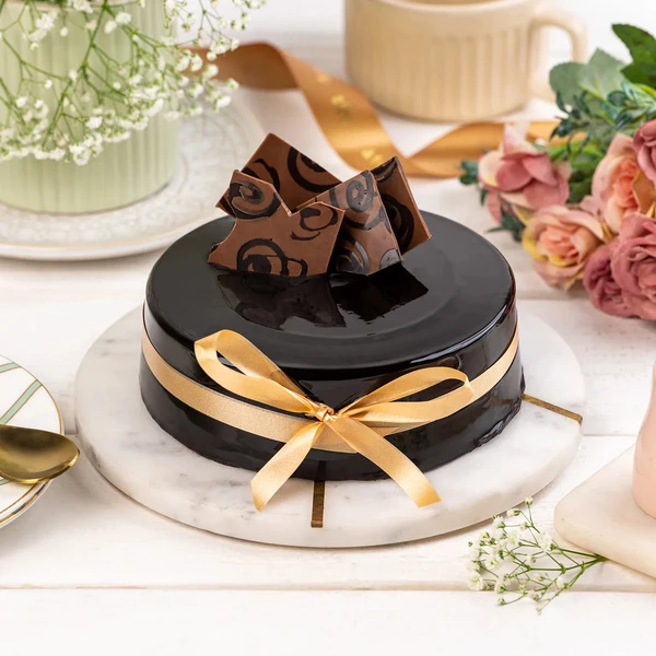 Decorated Chocolate Truffle Cake - 500 Gram