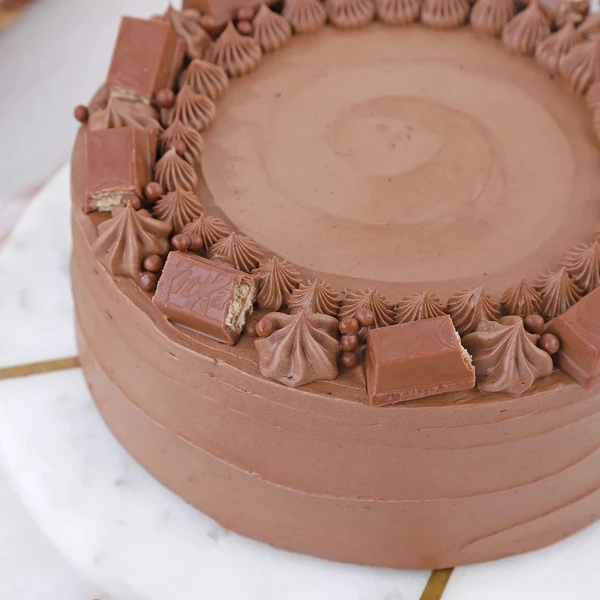 Kit Kat Crunch Cream Cake - 2 KG