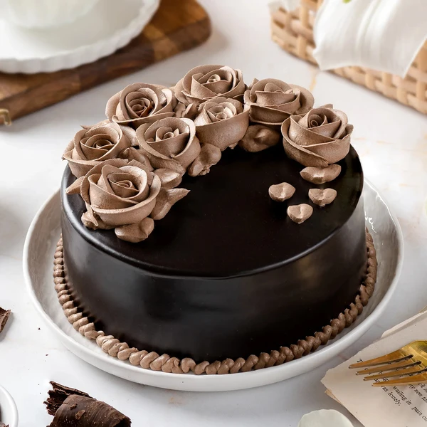 Chocolate Rose Designer Cake - 500 Gram