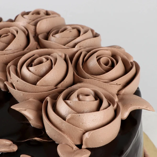 Chocolate Rose Designer Cake - 500 Gram