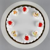 Fresh Flowers Vanilla Cake - 1.5 KG