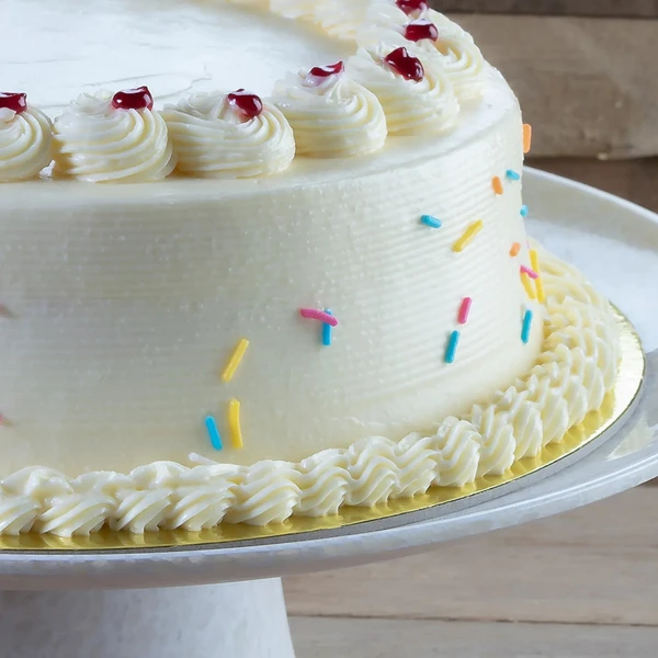 Vanilla Love Designer Cake - 2 KG
