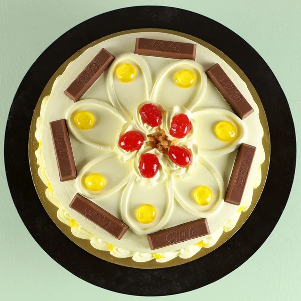 KitKat Butterscotch Cake - 500 Gram