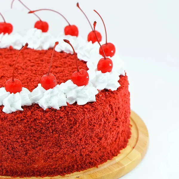 Fresh Flowers Red Velvet Cream Cake - 1 KG