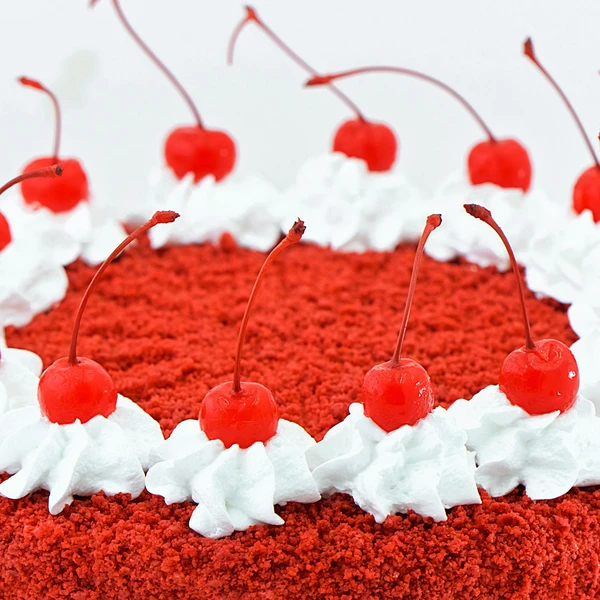 Fresh Flowers Red Velvet Cream Cake - 1 KG