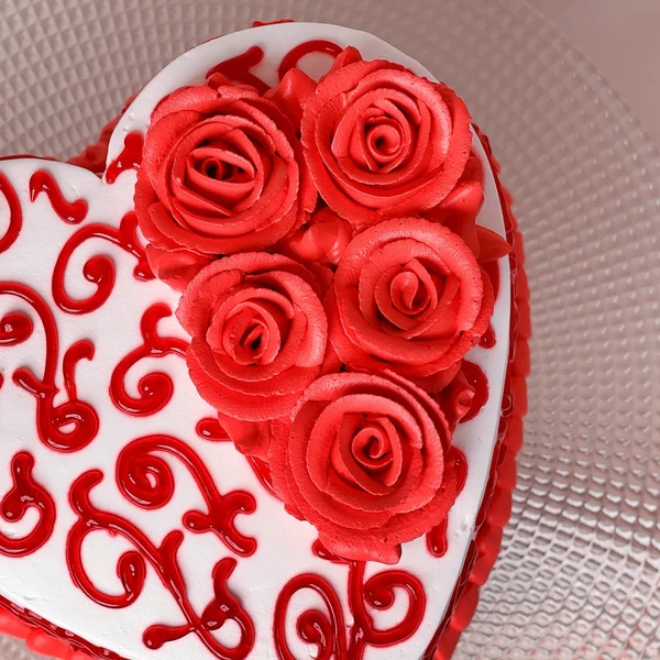 Rosy Heart Chocolate Cake - 500 Gram