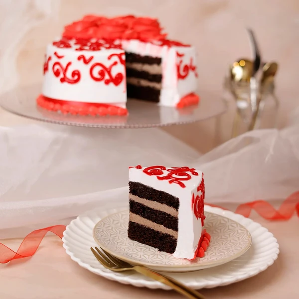 Rosy Heart Chocolate Cake - 500 Gram