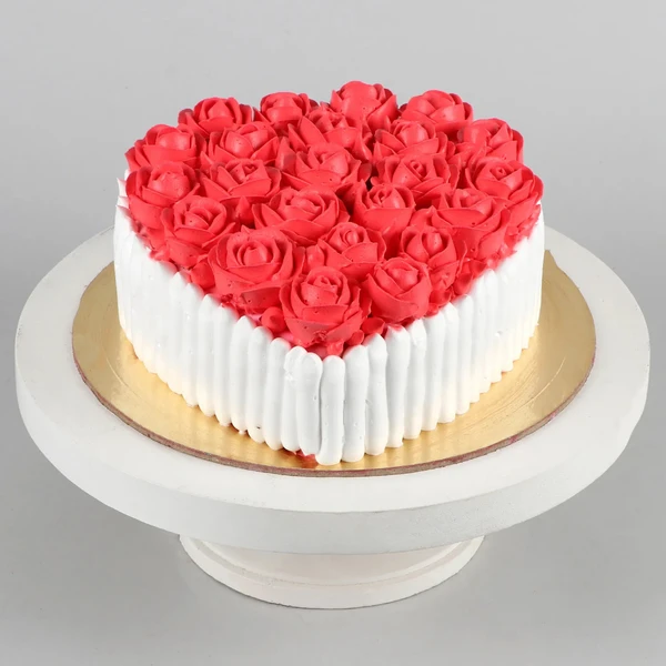 Pretty Roses Black Forest Cake - 500 Gram