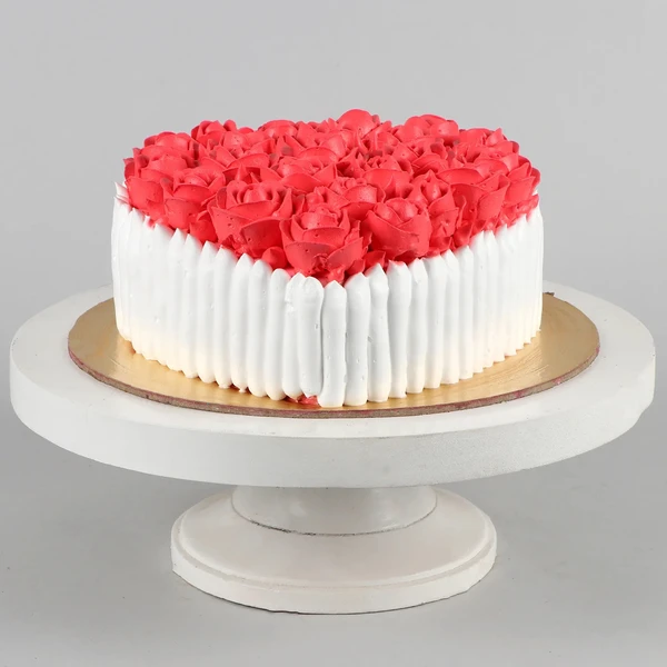 Pretty Roses Black Forest Cake - 500 Gram