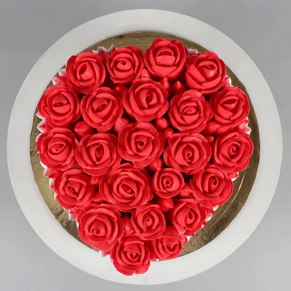 Pretty Roses Black Forest Cake - 500 Gram