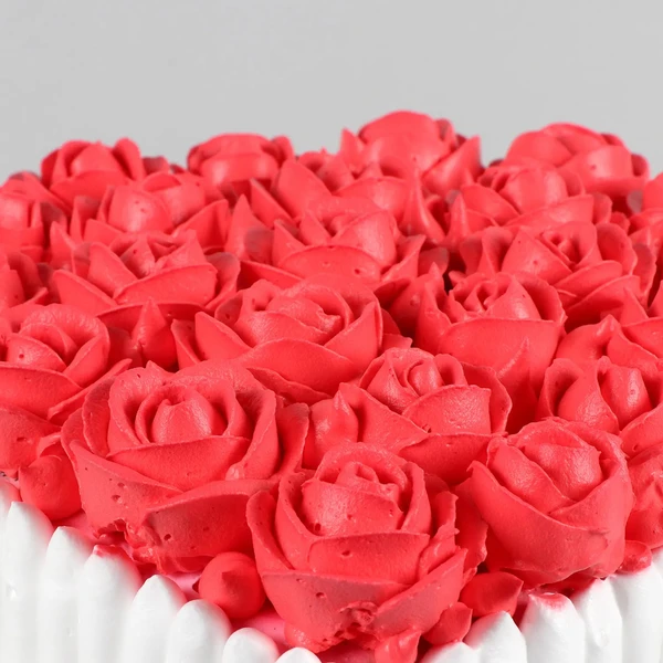 Pretty Roses Black Forest Cake - 1 KG