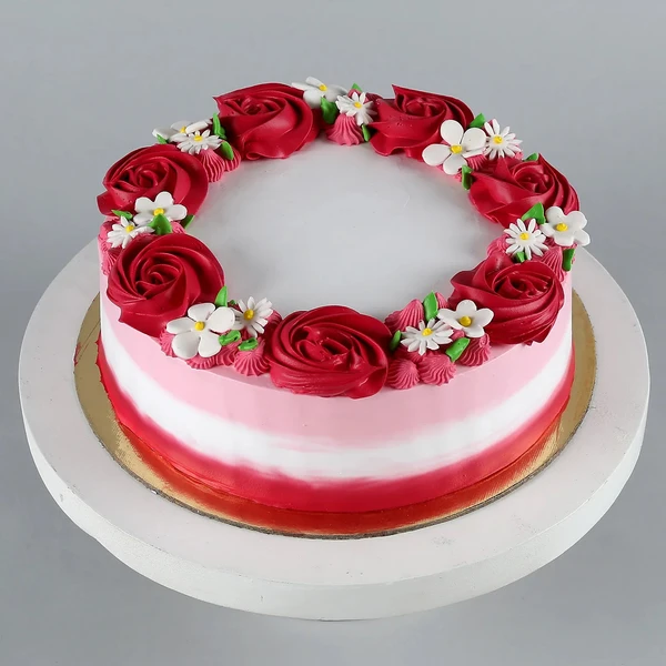 Lovely Red Roses Around Vanilla Cake - 500 Gram