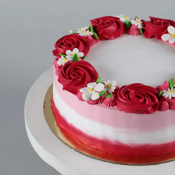 Lovely Red Roses Around Vanilla Cake - 1 KG