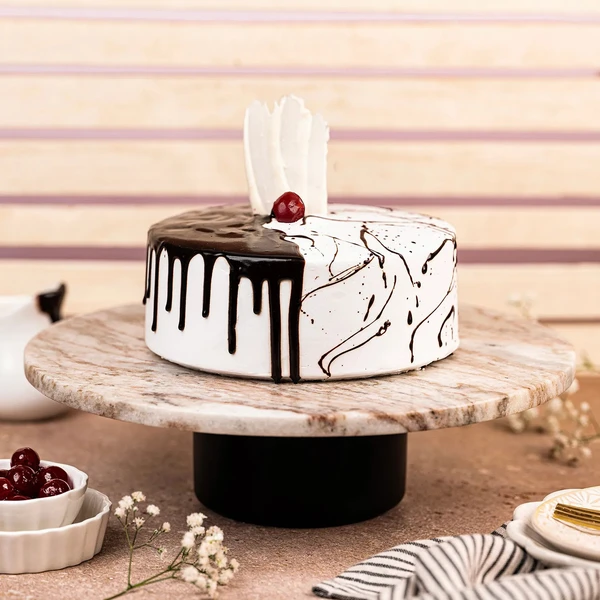 Creamy Drip Black Forest Cake - 500 Gram