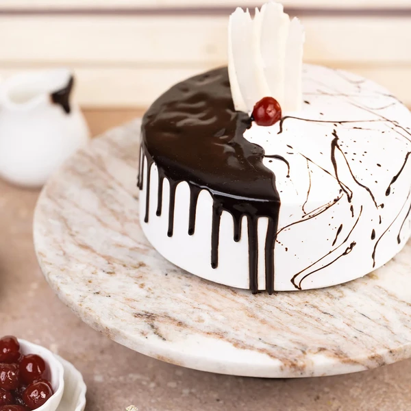 Creamy Drip Black Forest Cake - 500 Gram