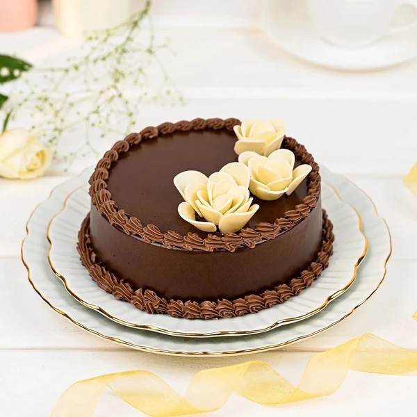 Flowery Chocolate Cream Cake - 500 Gram