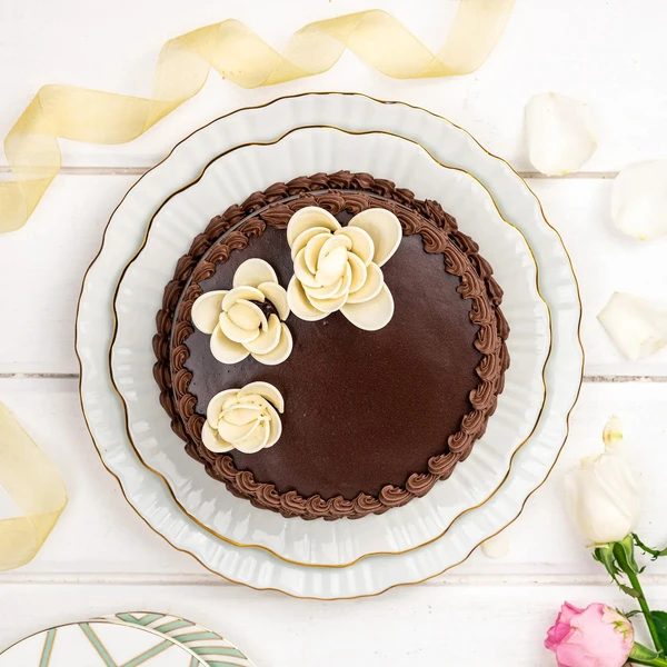 Flowery Chocolate Cream Cake - 500 Gram