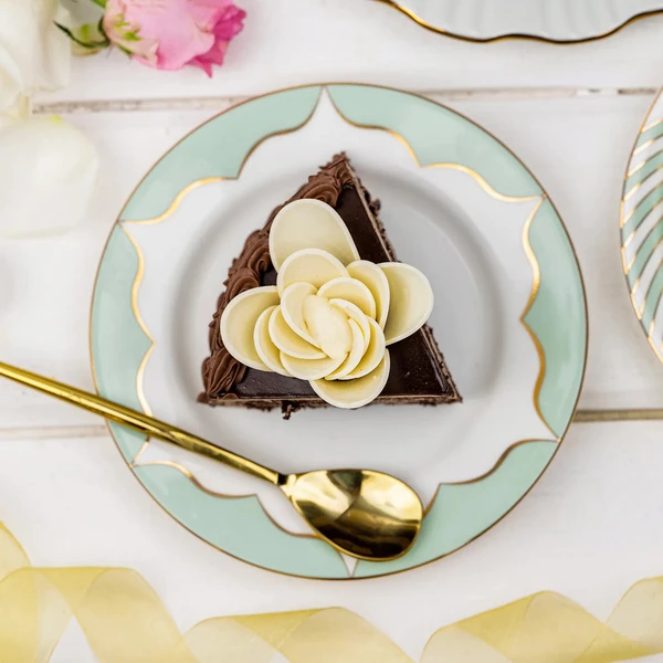 Flowery Chocolate Cream Cake - 500 Gram