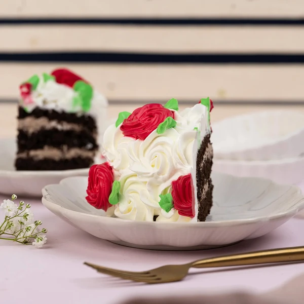 White & Red Roses Designer Chocolate Cake - 500 Gram
