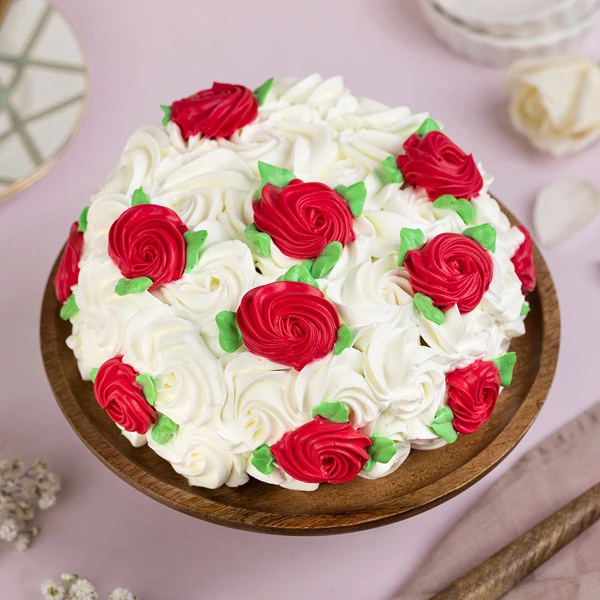 White & Red Roses Designer Chocolate Cake - 500 Gram