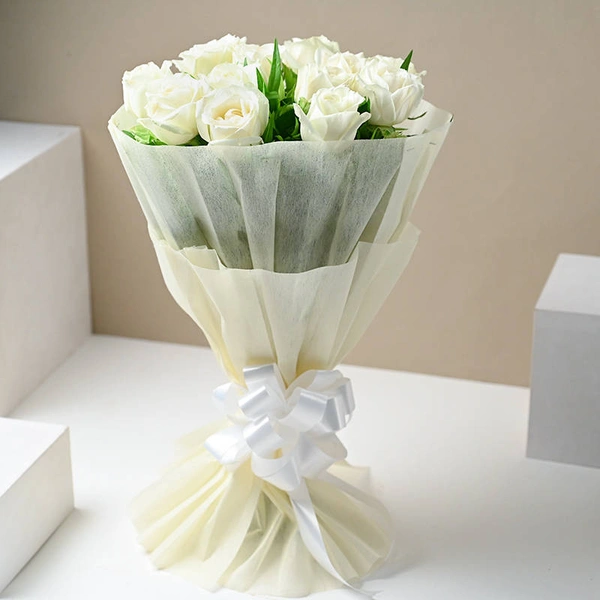 12 White Roses Bouquet
