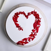 Heart Decoration Vanilla Cake - 1.5 Kg