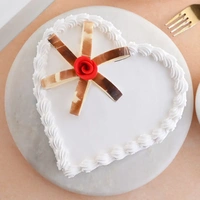 Heart Shape Vanilla Cake - 1 Kg