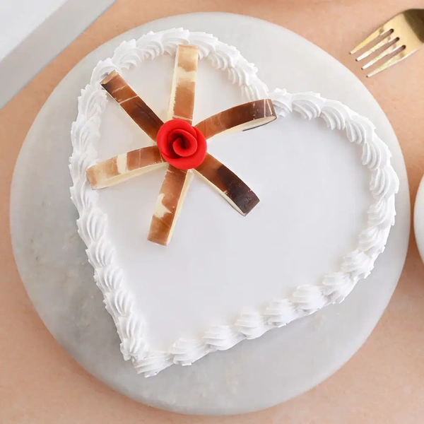 Heart Shape Vanilla Cake - 1 Kg