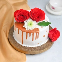 Flowers Topped Vanilla Drip Cake - 1 Kg