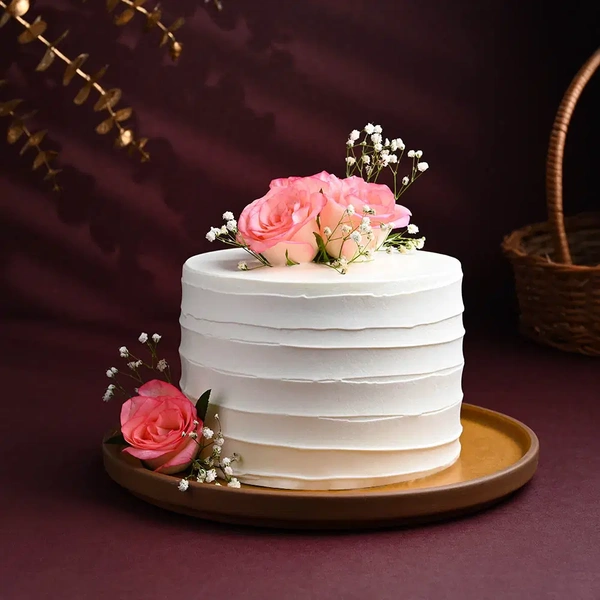 Roses Topped Vanilla Cream Cake - 2 Kg